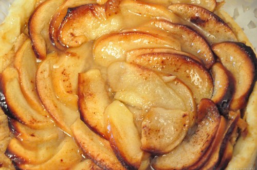 Sweet apple pie closeup free photo